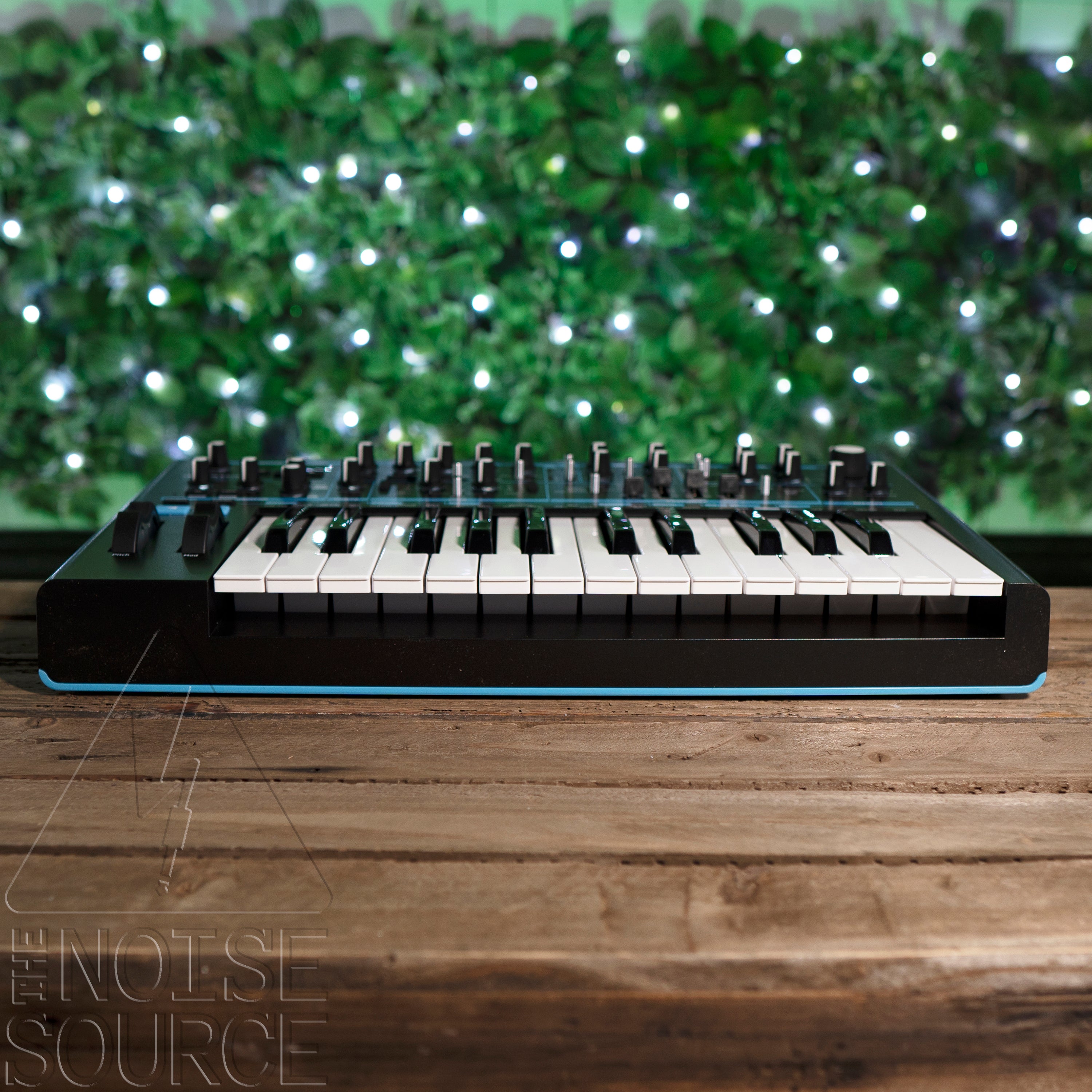 Novation Bass Station II – The Noise Source