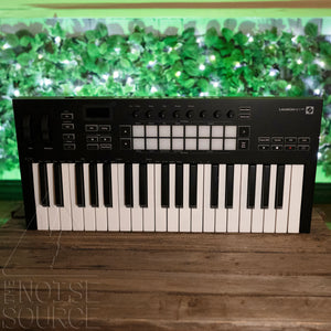 Novation Launchkey 37 keyboard controller front view